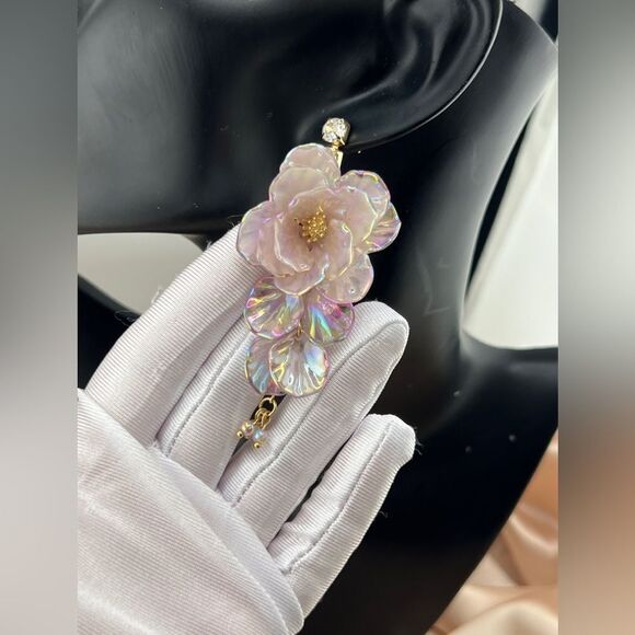 Iridescent Floral Statement Earrings – Elegant & Unique - Picture 4 of 7